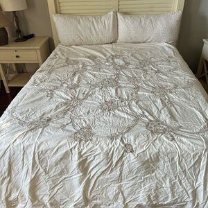 Crate & Barrel Grace Floral Pattern Embroidery Full/Queen Duvet Cottagecore
